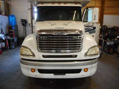 Freightliner Columbia Salvage Truck