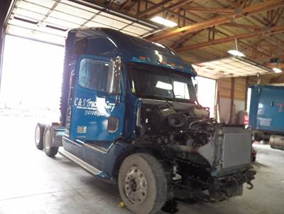 Freightliner Columbia Salvage Truck