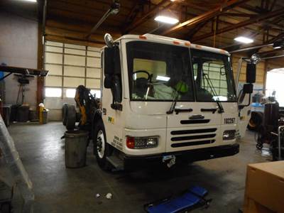 Freightliner Condor Salvage Truck