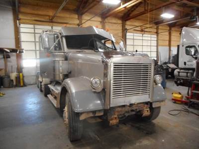Freightliner FLD Salvage Truck