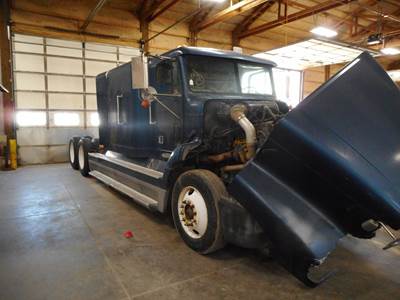 Freightliner FLD Salvage Truck