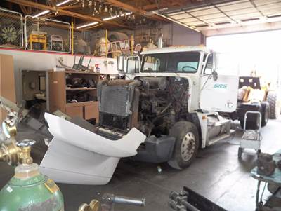 Freightliner FLD Salvage Truck