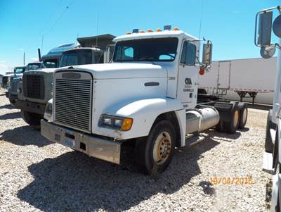 Freightliner FLD Salvage Truck