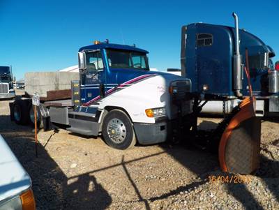 Freightliner FLD Salvage Truck