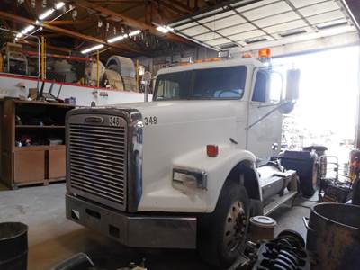 Freightliner FLD120 Salvage Truck