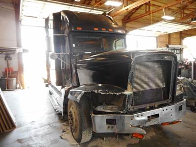 Freightliner FLD120 Salvage Truck