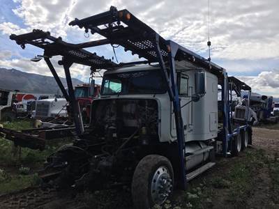 Freightliner FLD120 Salvage Truck