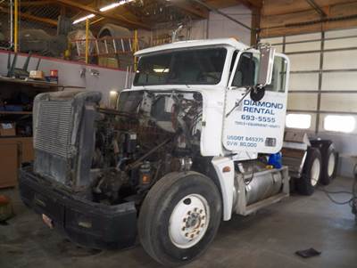 Freightliner FLD120 Salvage Truck