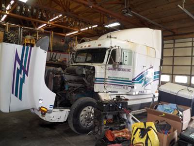 Freightliner FLD120 Salvage Truck