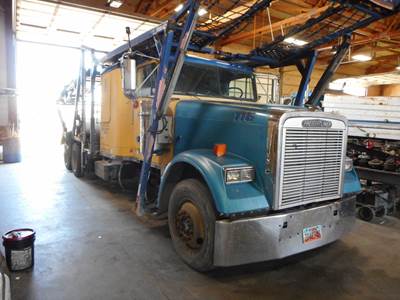Freightliner FLD120 Classic Salvage Truck