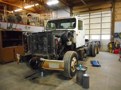 International 2574 Salvage Truck