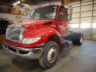 International 4400 SBA Salvage Truck