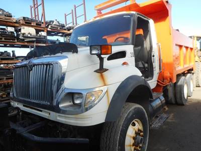 International 7600 Salvage Truck
