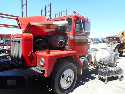 International 9200 / 9400 Salvage Truck