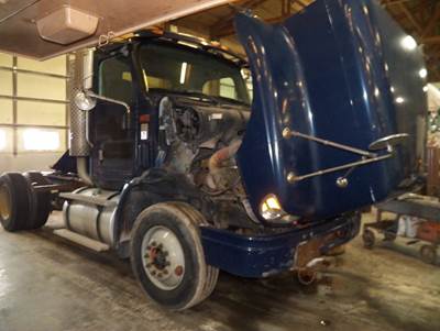 International 9200i Salvage Truck