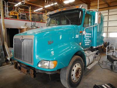 International 9400i Salvage Truck