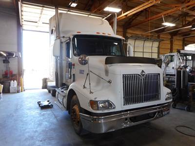 International 9400i Salvage Truck