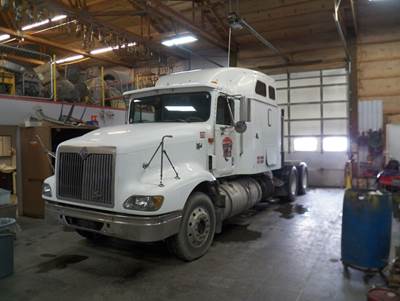 International 9400i Salvage Truck