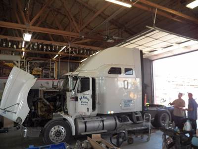 International 9400i Salvage Truck
