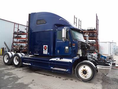 International 9400i Salvage Truck