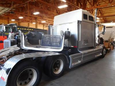 International 9400i Salvage Truck