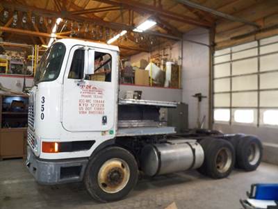 International 9700 Salvage Truck