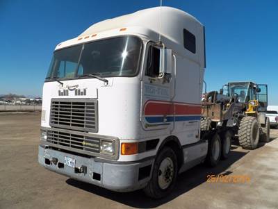 International 9700 Salvage Truck