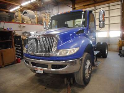 International DuraStar 4400 Salvage Truck