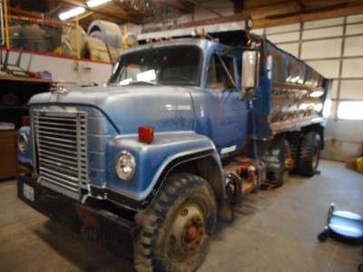 International Salvage Truck