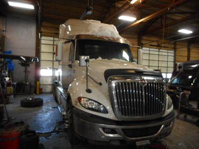 International ProStar Eagle Salvage Truck