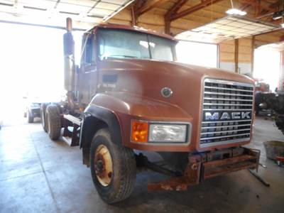 Mack CL700 Salvage Truck