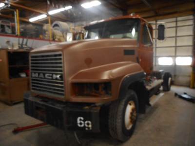 Mack CL713 Salvage Truck