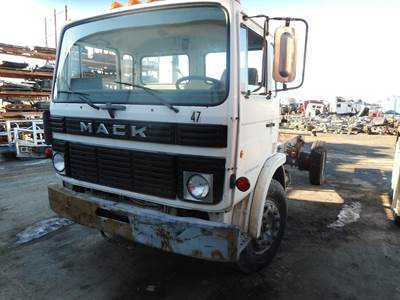 Mack Midliner MS200P Salvage Truck