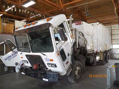 Peterbilt 320 Salvage Truck