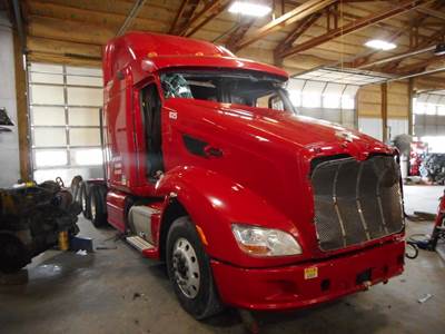 Peterbilt 587 Salvage Truck