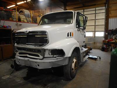 Sterling AT9500 Salvage Truck