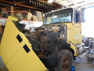 Volvo / WhiteGMC WIA Aero Salvage Truck