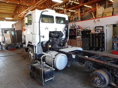 Volvo Coe Salvage Truck