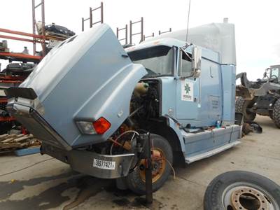Volvo VN Salvage Truck