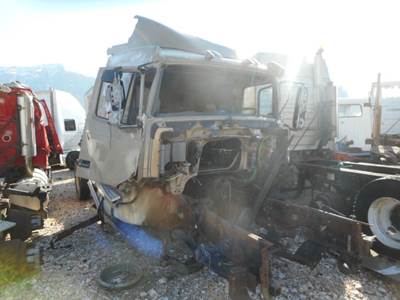 Volvo VNL Salvage Truck