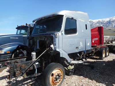 Volvo VNL Salvage Truck