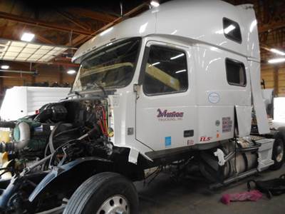 Volvo VNL Salvage Truck