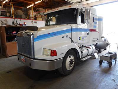 Volvo VNL Salvage Truck