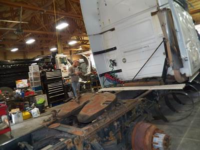Volvo VNL Salvage Truck