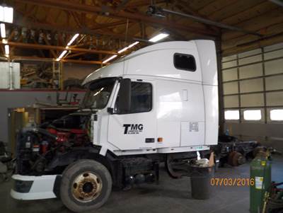Volvo VNL Salvage Truck