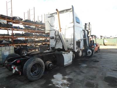 Volvo VNL Salvage Truck