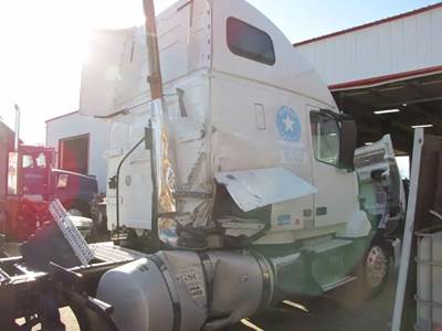 Volvo VNL Salvage Truck