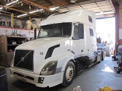 Volvo VNL Salvage Truck