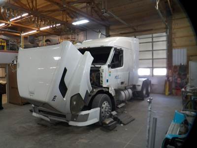 Volvo VNL630 Salvage Truck