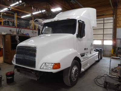 Volvo VNL64T Salvage Truck